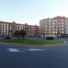 El peligroso cruce pasará a estar regulado mediante una rotonda con forma oval. RAMIRO