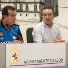 Ángel Ordás, inspector jefe de la Policía Local y Fernando Salguero, vicealcalde. F. OTERO PERANDONES