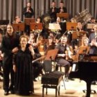 Pablo Geijo recibe la ovación junto con la pianista Purita de la Riva