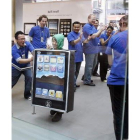 Una niña llegó a la tienda de Apple disfrazada de iPad.