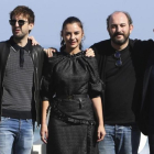 De izquierda a derecha, Gorka Etxea, Julián López, Miren Ibarguren, Borja Cobeaga y Javier Cámara, en San Sebastián.
