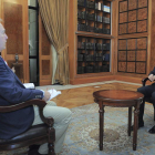 El presidente sirio Al Asad, a la derecha,  en una entrevista.