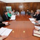 Los representantes de la asociación Pajariel estuvieron ayer con el alcalde.