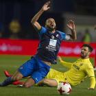Yuri, muy activo en el ataque de la Deportiva ayer, tuvo un par de buenas ocasiones para batir el marco de Asenjo, pero el poste lo impidió en la más clara. OMAR ARNAU