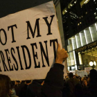 Ciudadanos protestan frente a la Torre Trump, contra el resultado electoral. PETER FOLEY