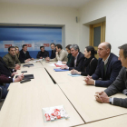 Los alcaldes y representantes del PSOE de las zonas afectadas se reunieron ayer en León. jesús