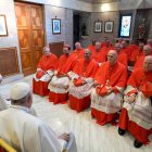 Los nuevos cardenales, con Francisco y Benedicto XVI. EFE