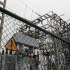 El joven se subió a esta valla que rodea la subestación eléctrica de Fenosa en Fabero.