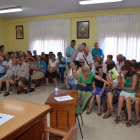 El público llenó ayer el salón de plenos del Ayuntamienrto de Valderas. MEDINA