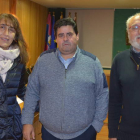 Milagros Benéitez, José Ángel Tranche y Francisco Prieto, ayer tras la asamblea. MEDINA