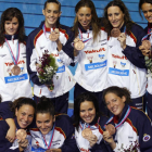Tina (arriba, primera por la izquierda) junto al equipo que conquistó el bronce en el Mundial de Melbourne 2007