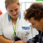 Imagen de una de las personas que ha logrado un empleo a través del plan Incorpora. LA CAIXA