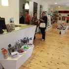 La nueva oficina es un espacio para la recepción de turistas y la venta de recuerdos.