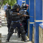 Miembros de las fuerzas antidisturbios de la Policía Nacional en las protestas en Managua. JORGE TORRES
