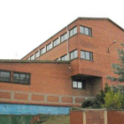 El centro escolar fue reabierto ayer después de que los técnicos evaluaran los daños
