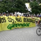 Los activistas llegaron en bicicleta a Cacabelos desde Galicia