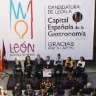 Los representantes de todas las intituciones de León unidos el día en que se presentó la candidatura.