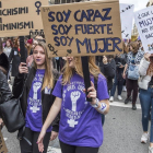 Marcha feminista del pasado 8-M, en la Via Laietana de Barcelona.