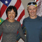 La camboyana Nary Ly junto a su preparador físico personal, el ultratleta cepedano Salva Calvo.