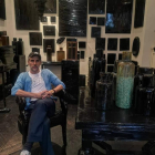 Enrique Perezalba Red en la sala donde expone su colección ‘Ode to Plastic’. DAN FONTANELLI