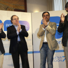 Herrera, con dirigentes del PP de Zamora, ayer, en el mitin celebrado en Benavente.