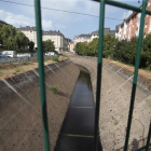 El Canal de Cornatel, este martes a su paso por la ciudad de Ponferrada. ANA F. BARREDO