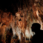 La cueva de Valporquero sigue registrando récords de visitas. JESÚS F. SALVADORES