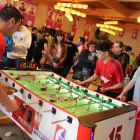 Los emocionantes partidos de futbolín coronaron a los campeones en el hotel restaurante La Hacienda.