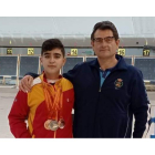 Jorge González Cubillas con sus medallas logradas en el Nacional. DL