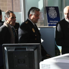 El inspector jefe, Pablo Martínez, junto a Pérez Rubalcaba en la inauguración de la Comisaría  de Astorga.