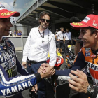 Jorge Lorenzo (izquierda) felicita a Marc Márquez por su victoria en el GP de Indianápolis.