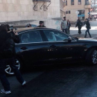 El coche camuflado que se lleva al presidente de la Diputación detenido a la Comandancia de León