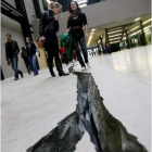 «Shibboleth», una de las obras de Doris Salcedo.
