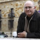 Manuel Martín de la Madrid, su hijo Manuel Martín y dos imágenes: Santo Domingo, con el convento que se demolió, y un día de mercado.