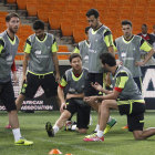 Los jugadores de la selección española en la sesión de entrenamiento previa al partido.