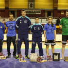 Campeonas y campeones de la III Liga con sus trofeos, tras el corro final celebrado en el Palacio. A. B.
