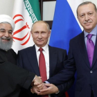 Putin, en el centro, con Erdogan (derecha) y Rouhani, en la reunión sobre Siria en Sochi.