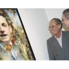 Alberto Ruiz Gallardón y Pal Sarkozy, junto a una de las obras expuestas