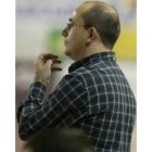 Ribera durante su etapa como técnico de la liga Asobal