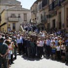 Vecinos, familiares y figuras del toreo asistieron al funeral por Víctor Barrio que se ofició ayer en Sepúlveda. ÁNGEL MARTÍN