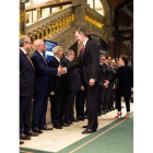 El Rey, ayer, a su llegada al Palau de la Música. QUIQUE GARCÍA