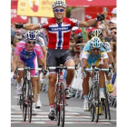 Thor Hushovd, centro, se impone al sprint en la sexta etapa.