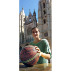 La leonesa llega a Estados Unidos tras conquistar este verano el Europeo Sub-18 con la selección española y ser elegida MVP del torneo.