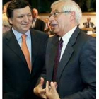 Barroso y Borrell hablan ayer en la Conferencia de Presidentes de la UE