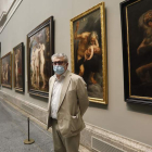 Falomir, director del Prado, ante obras de Rubens y Goya expuestas en ‘Reencuentro’. BALLESTEROS