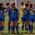 Las jugadoras leonesas celebran su victoria en la despedida de la temporada ante su afición. DL