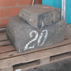 Imagen del sillar que llevaba el número 20 en lo más alto del túnel. DL