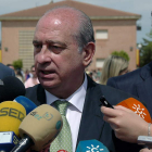 El ministro del Interior, Jorge Fernández, durante su estancia ayer en Úbeda (Jaén).