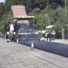 Obras de asfaltado en la zona de La Casilla en la N-621. CAMPOS