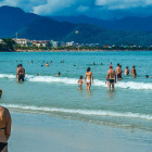 Playa brasileña de Ubatuba, donde los bañistas han conseguido hallar a los padres de un niño perdido.